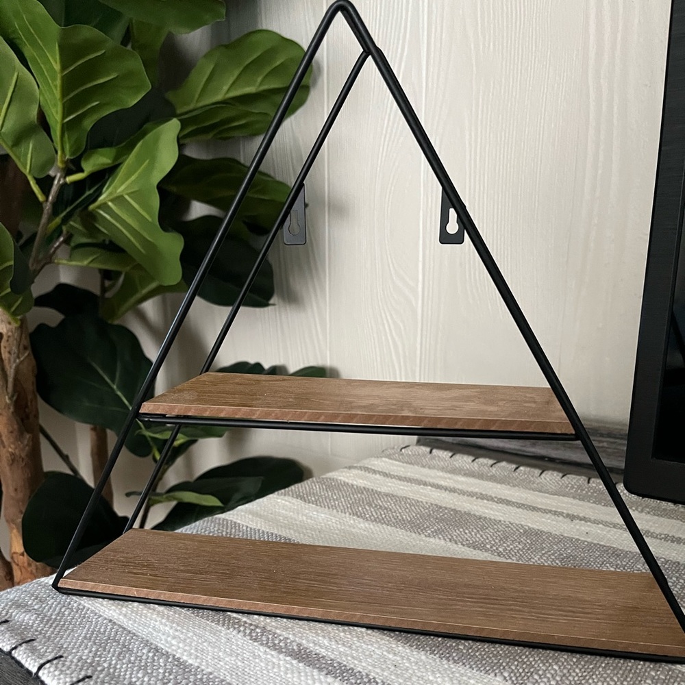 Triangle shelf
